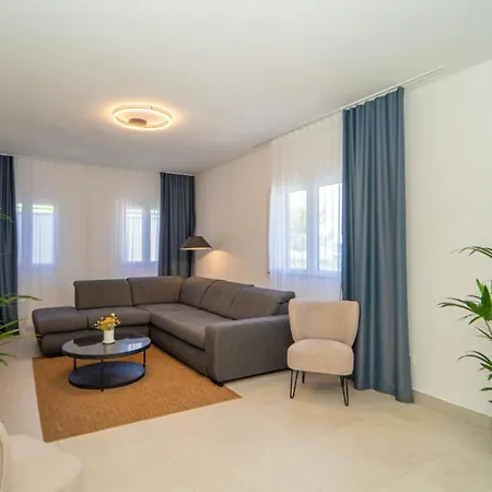 Gardenal By Guide Villa