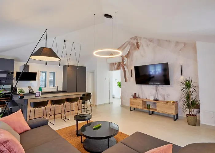 Gardenal By Guide Willa *